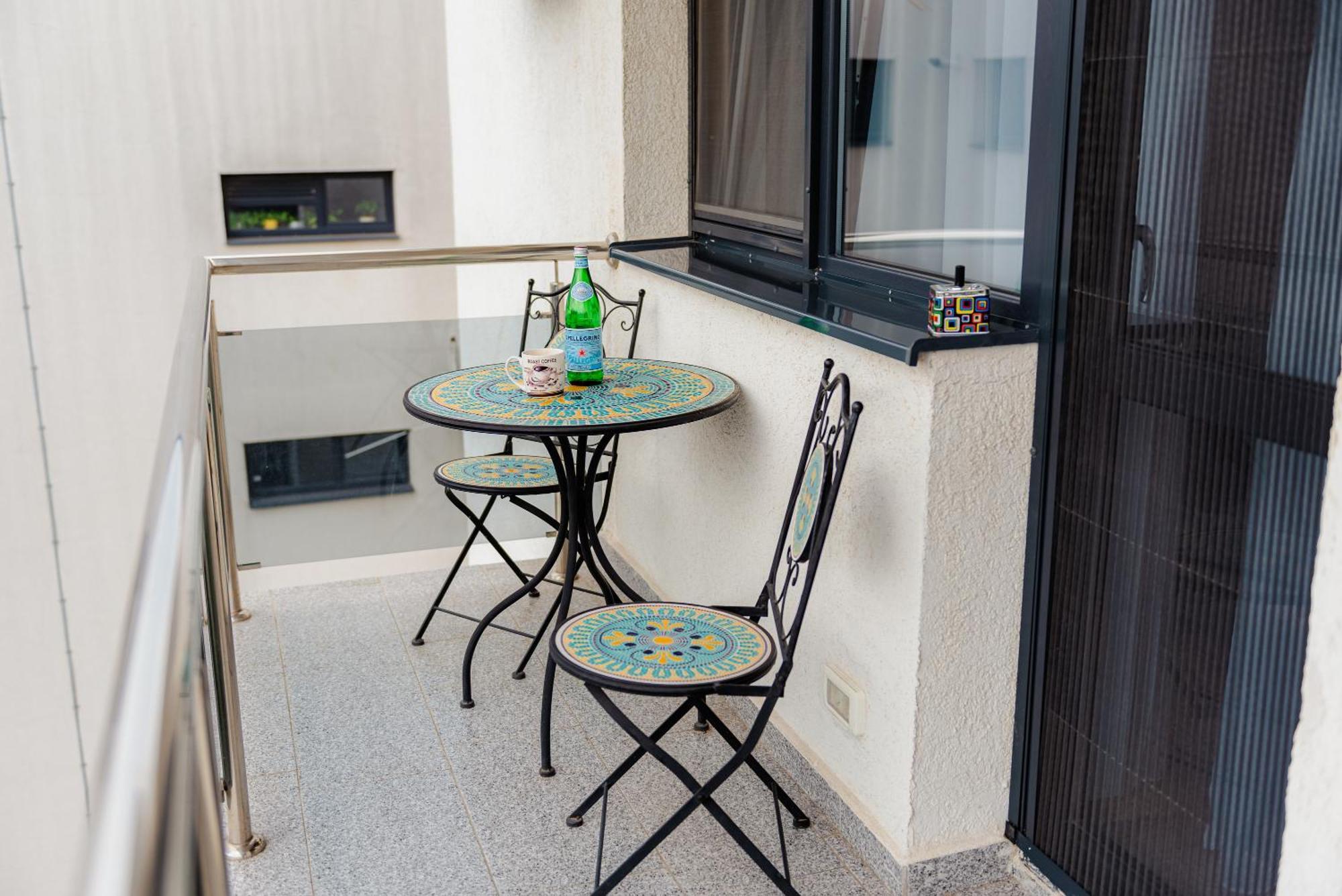 The Blue Norwegian House Apartment Bucharest Exterior photo